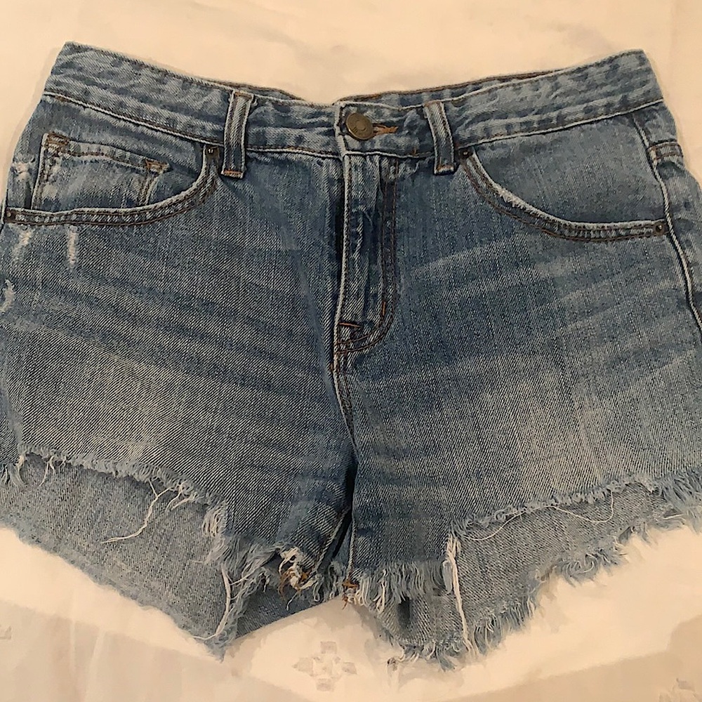 Mid-ride BDG Vintage Jean shorts